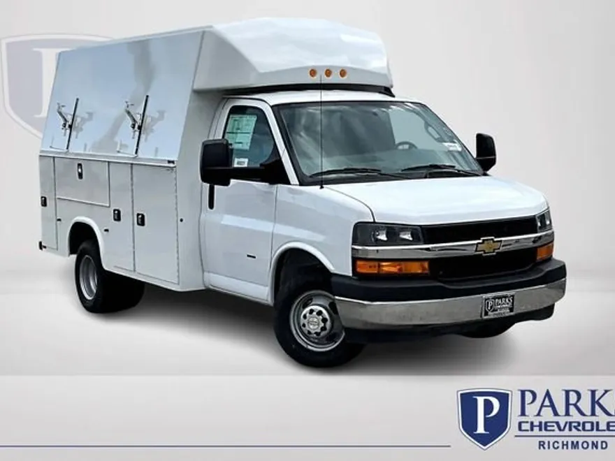 2024 Chevrolet Express 3500 Work Van Cutaway photo 1