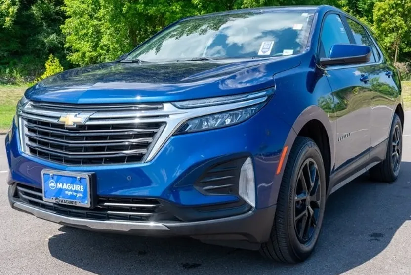 2023 Chevrolet Equinox LT photo 1
