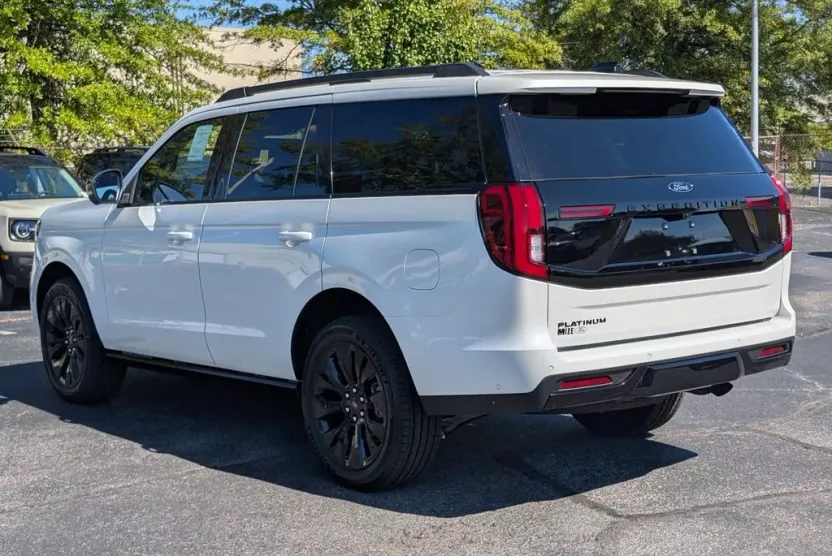 2025 Ford Expedition Platinum photo 1
