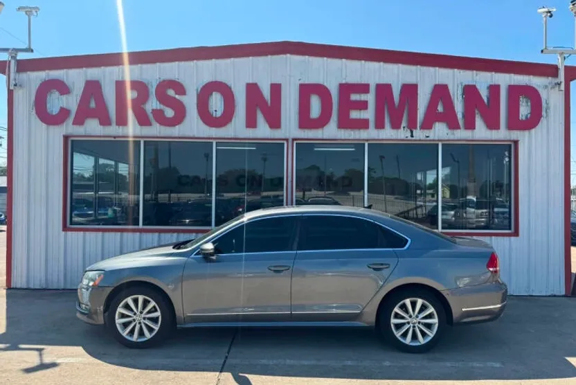 2012 Volkswagen Passat SEL Premium photo 1