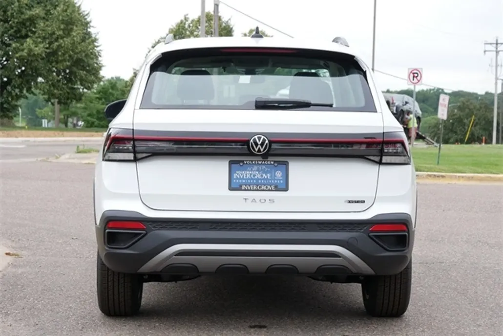 2025 Volkswagen Taos S photo 1