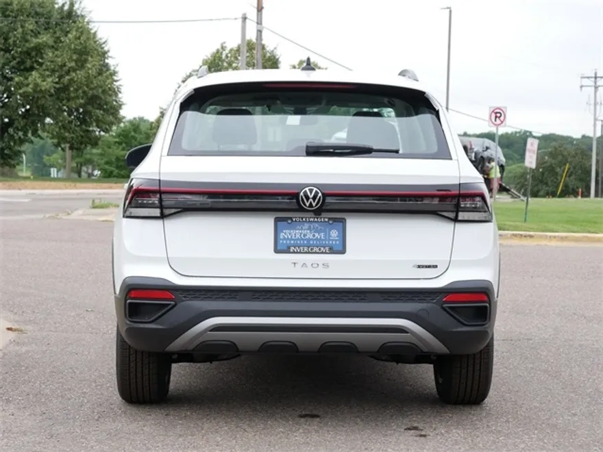 2025 Volkswagen Taos S photo 1