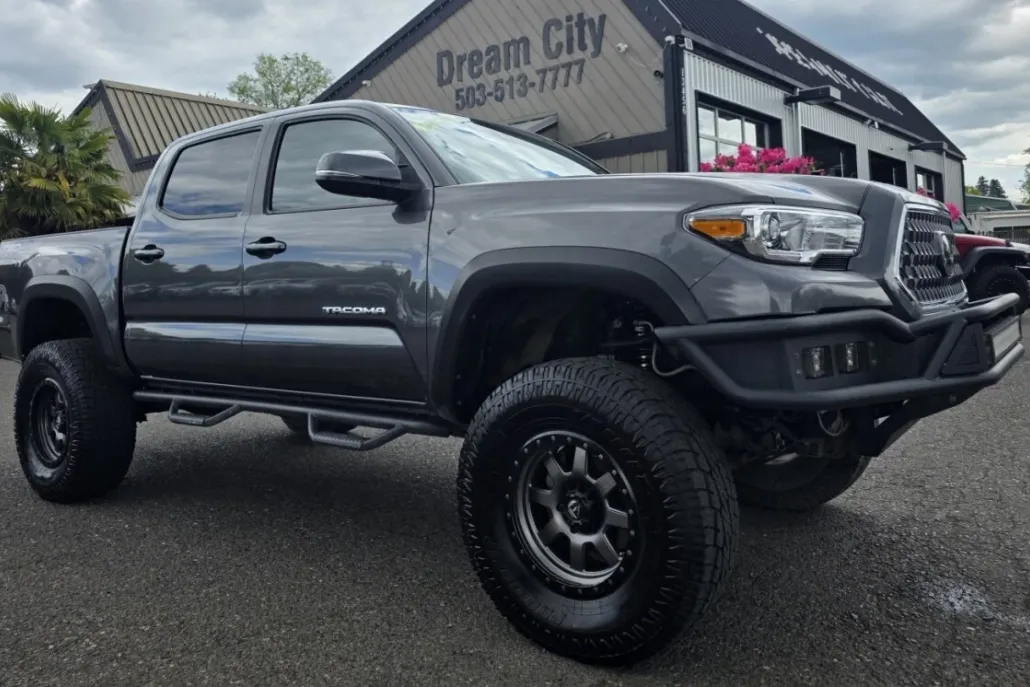 2018 Toyota Tacoma Double Cab TRD Off-Road photo 1