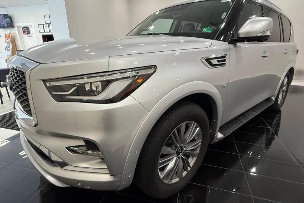 2020 Infiniti QX80 Luxe photo 1