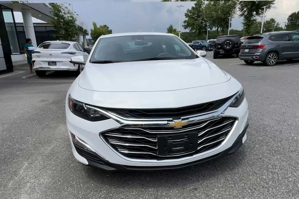 2023 Chevrolet Malibu LS photo 1