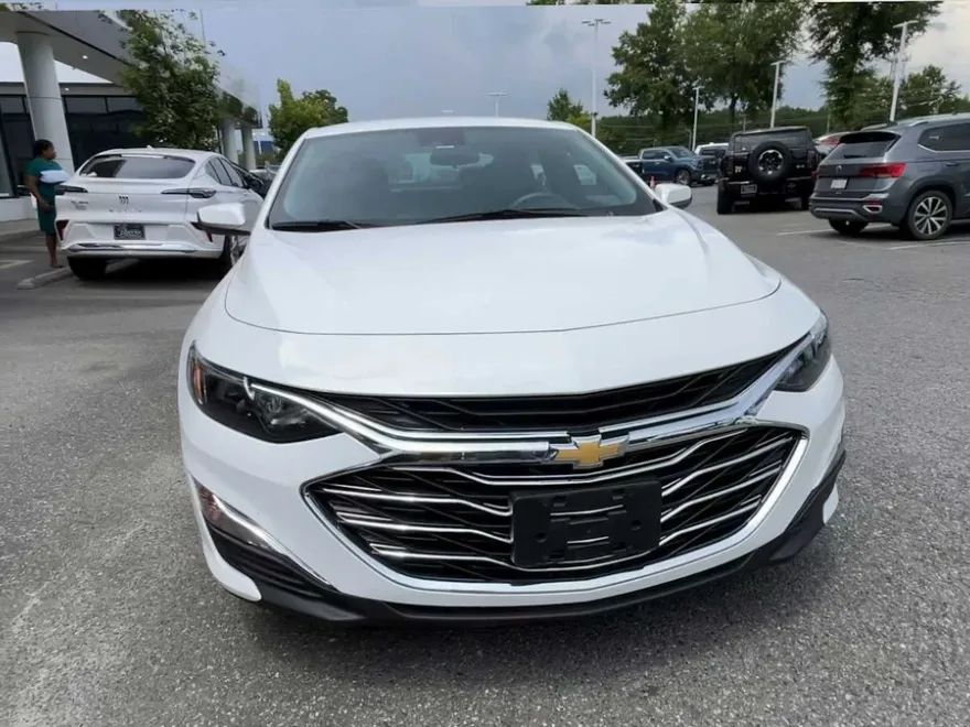 2023 Chevrolet Malibu LS photo 1