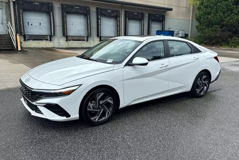2024 Hyundai Elantra SEL Convenience photo 1