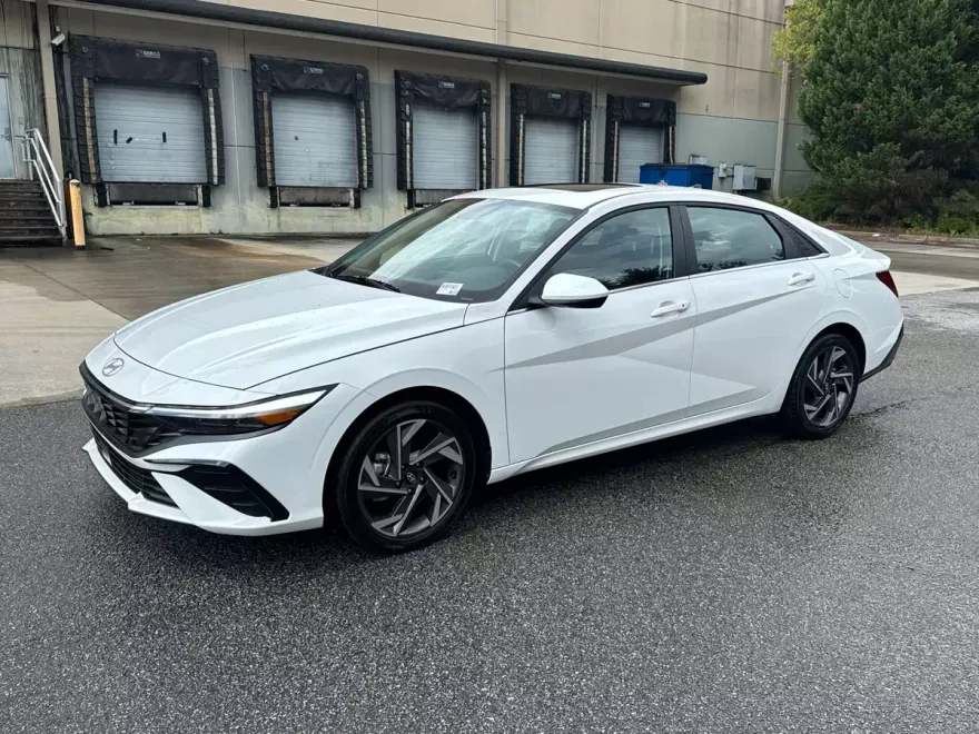 2024 Hyundai Elantra SEL Convenience photo 1