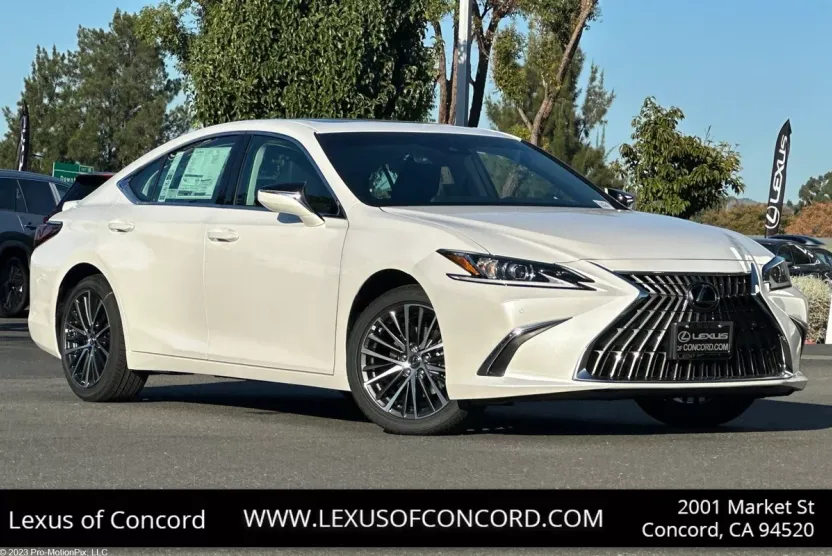 2025 Lexus ES 300h photo 1