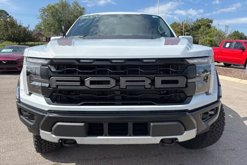 2025 Ford F-150 Raptor photo 1