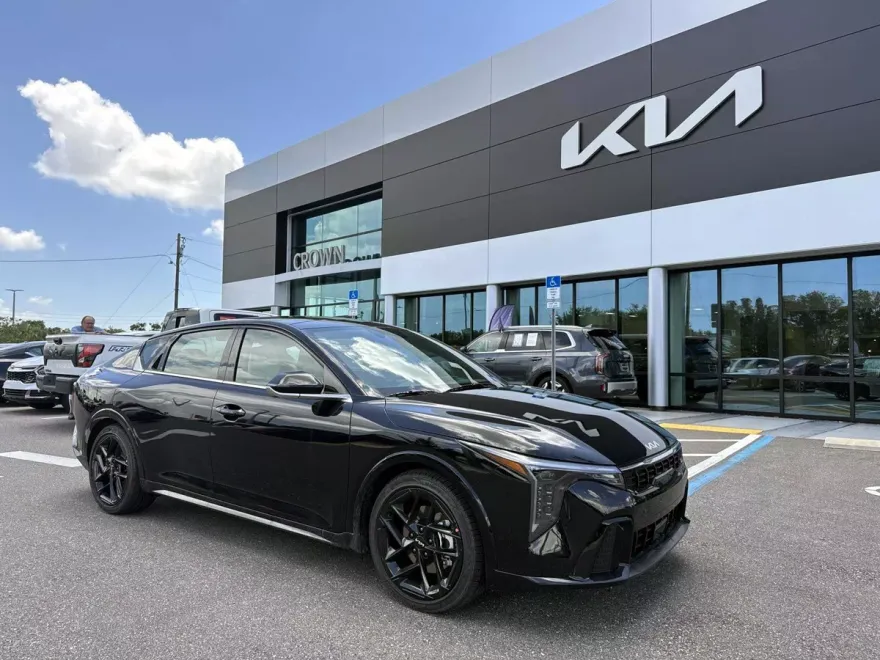 2025 Kia K4 GT-Line Turbo photo 1