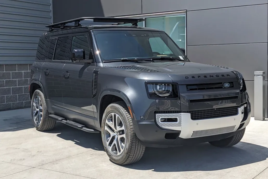 2025 Land Rover Defender 110 S photo 1
