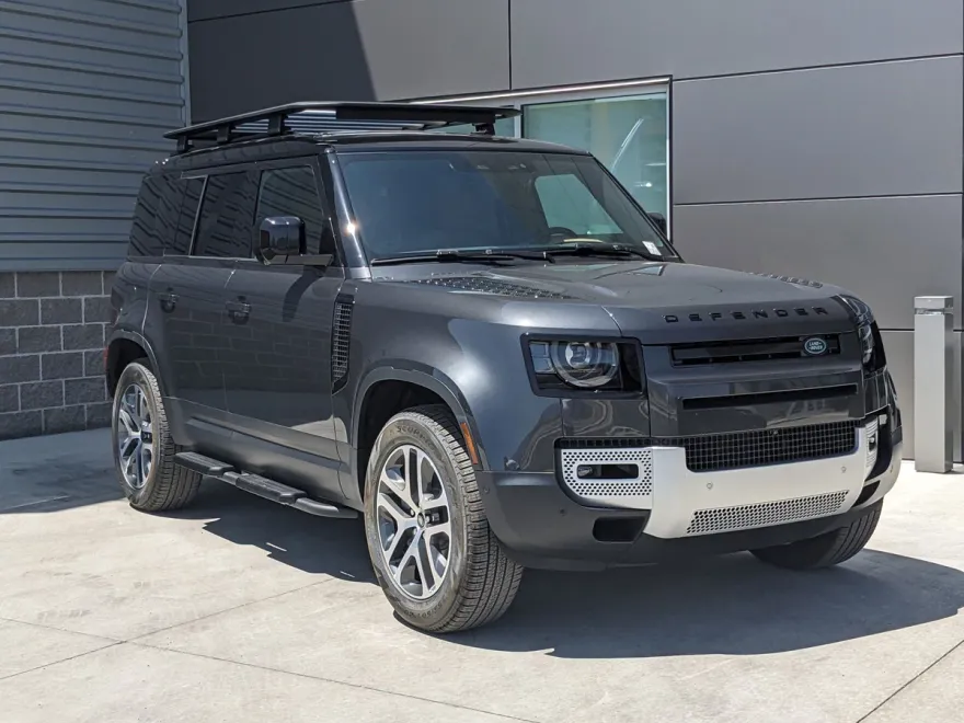 2025 Land Rover Defender 110 S photo 1