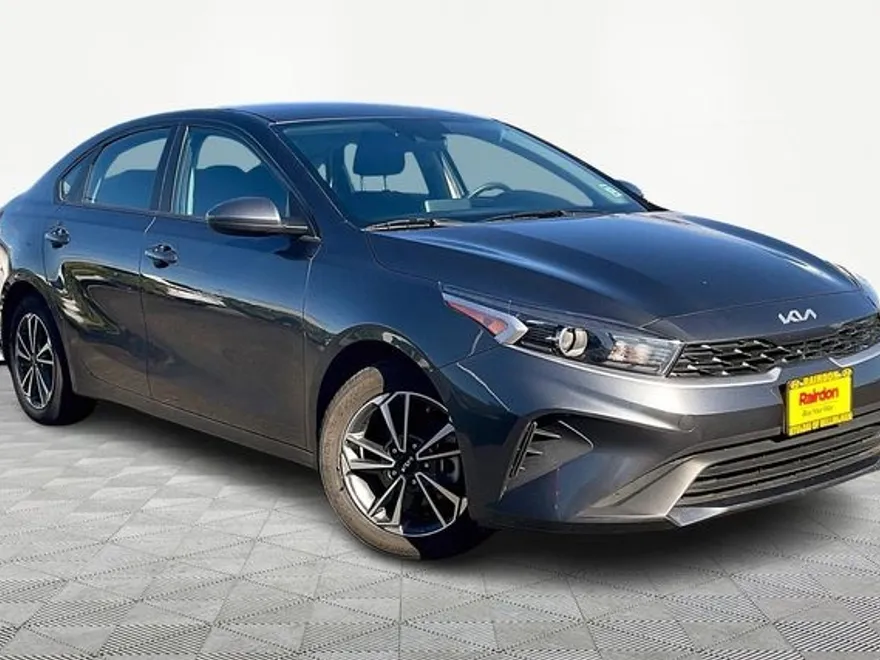 2023 Kia Forte LXS photo 1