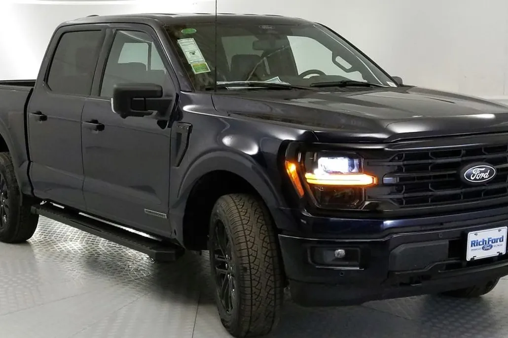 2025 Ford F-150 XLT photo 1