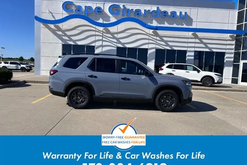 2025 Honda Pilot TrailSport photo 1