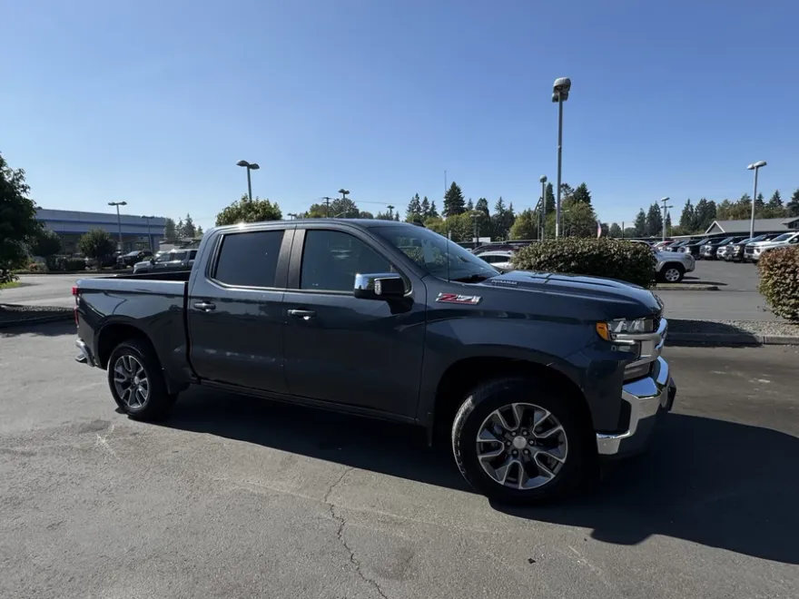 2021 Chevrolet Silverado 1500 LT photo 1