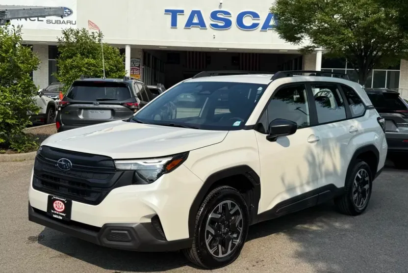 2025 Subaru Forester Base photo 1
