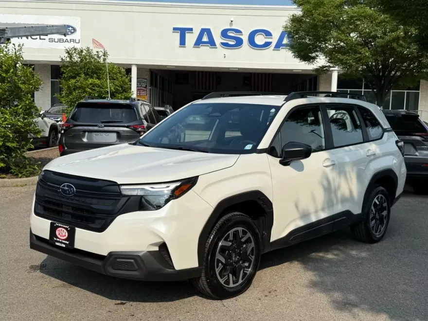 2025 Subaru Forester Base photo 1