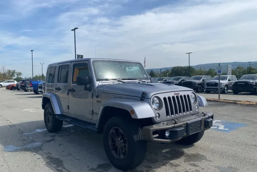 2017 Jeep Wrangler Unlimited Sahara photo 1