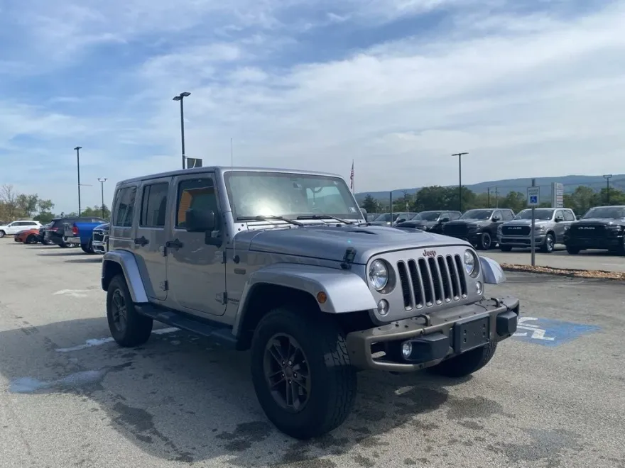 2017 Jeep Wrangler Unlimited Sahara photo 1