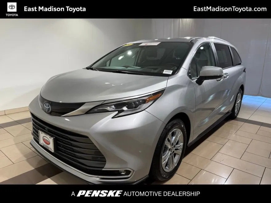 2023 Toyota Sienna Platinum photo 1