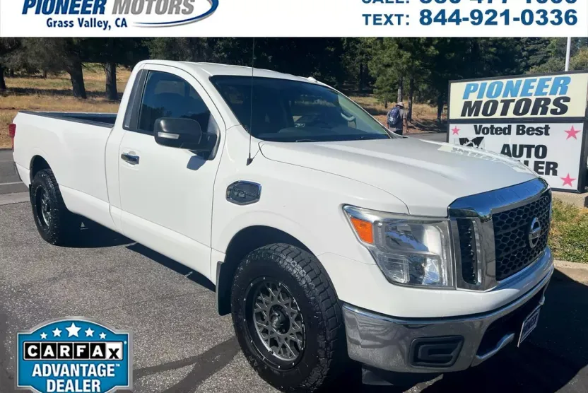 2017 Nissan Titan Single Cab SV photo 1