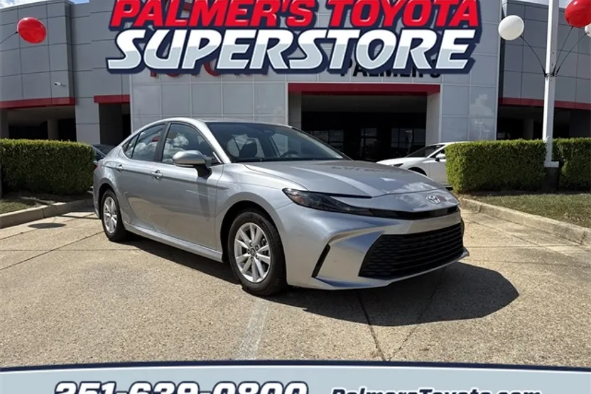 2025 Toyota Camry LE photo 1