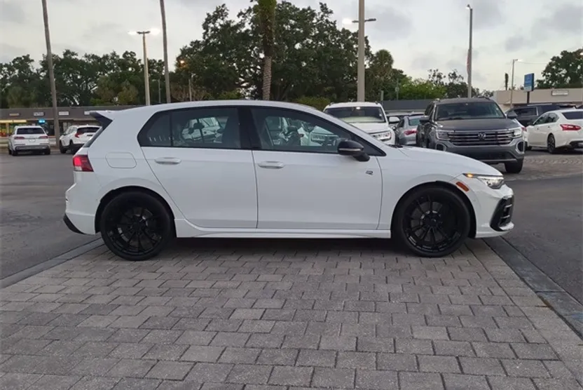 2025 Volkswagen Golf R photo 1
