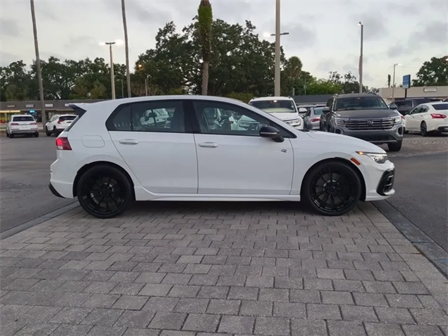 2025 Volkswagen Golf R photo 1