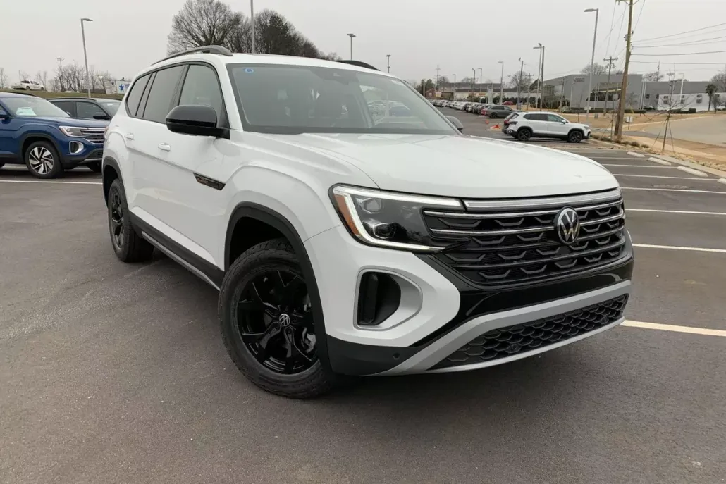 2025 Volkswagen Atlas Peak Edition SE photo 1