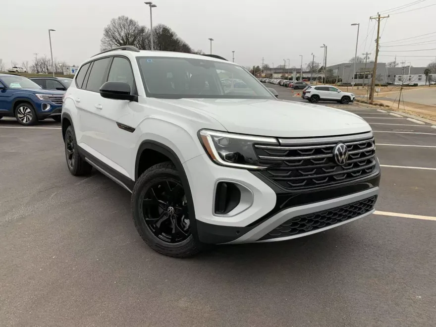 2025 Volkswagen Atlas Peak Edition SE photo 1