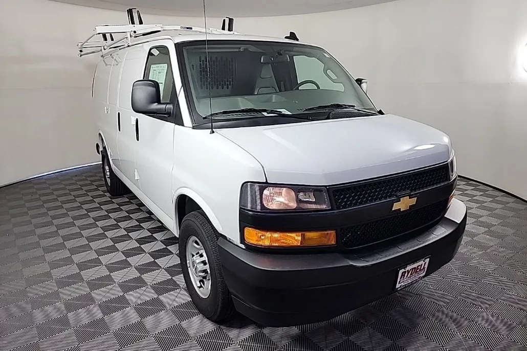 2025 Chevrolet Express Cargo 3500 photo 1