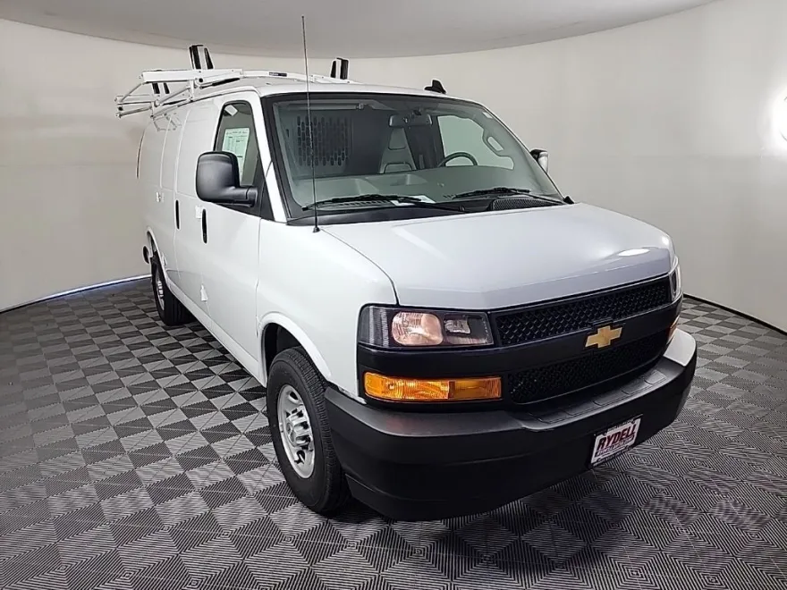 2025 Chevrolet Express Cargo 3500 photo 1