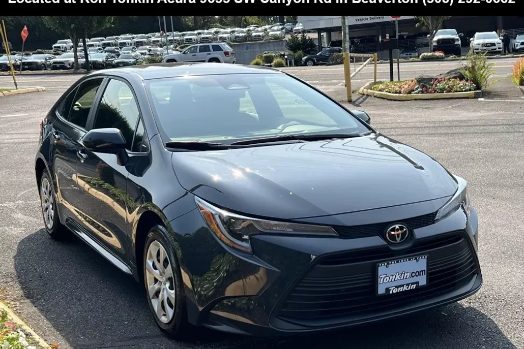 2023 Toyota Corolla LE photo 1