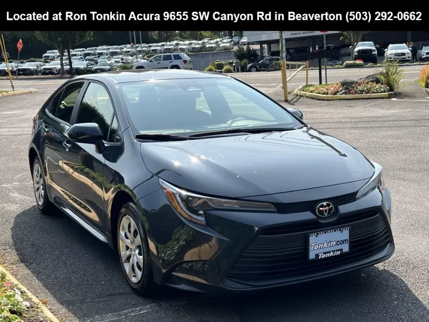 2023 Toyota Corolla LE photo 1