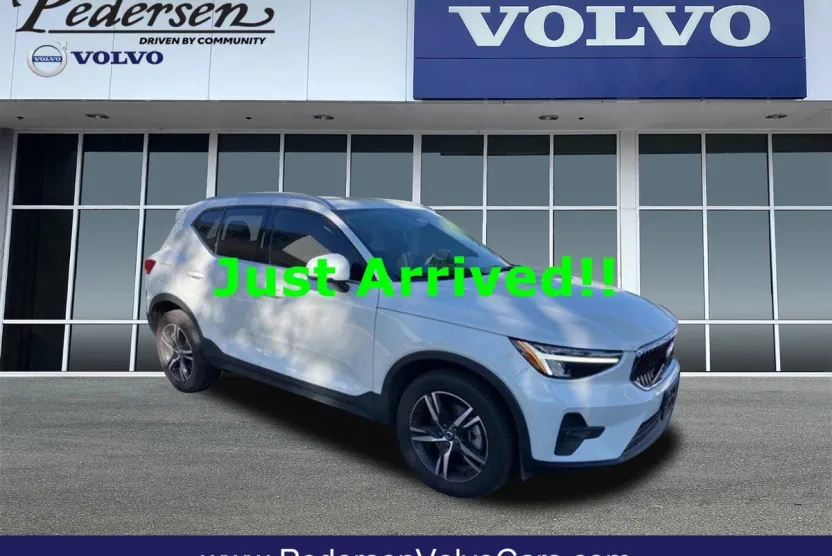 2023 Volvo XC40 AWD Plus photo 1