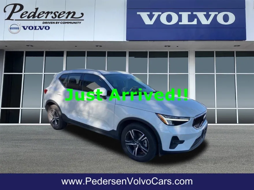 2023 Volvo XC40 AWD Plus photo 1
