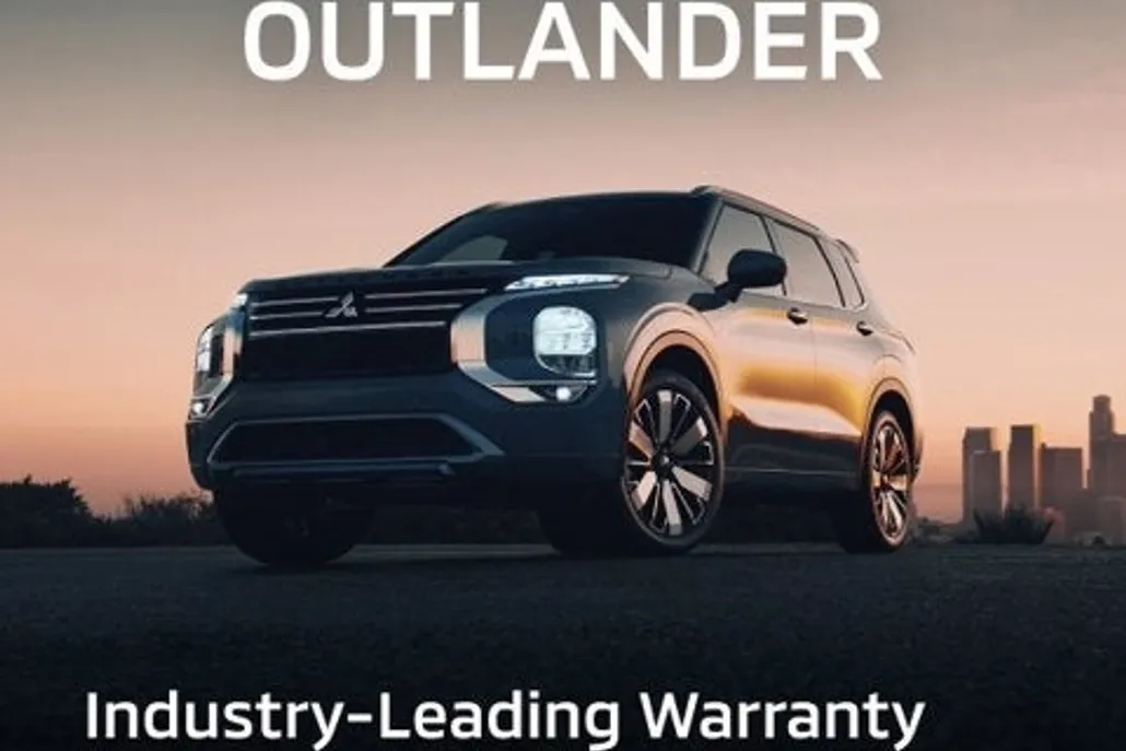 2025 Mitsubishi Outlander SEL photo 1
