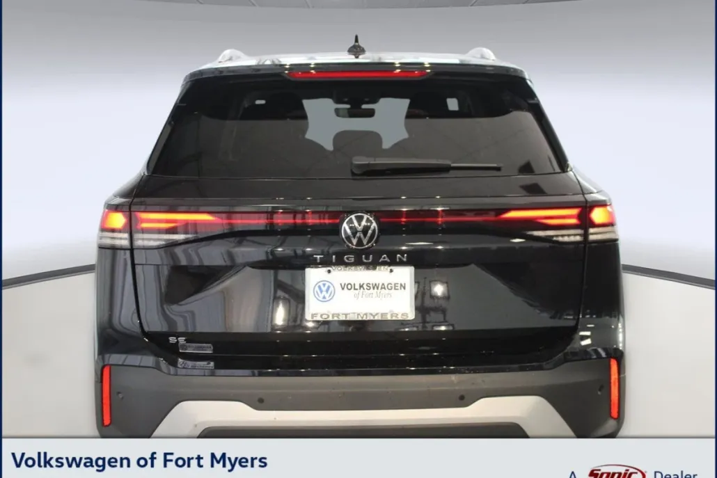 2025 Volkswagen Tiguan SE photo 1