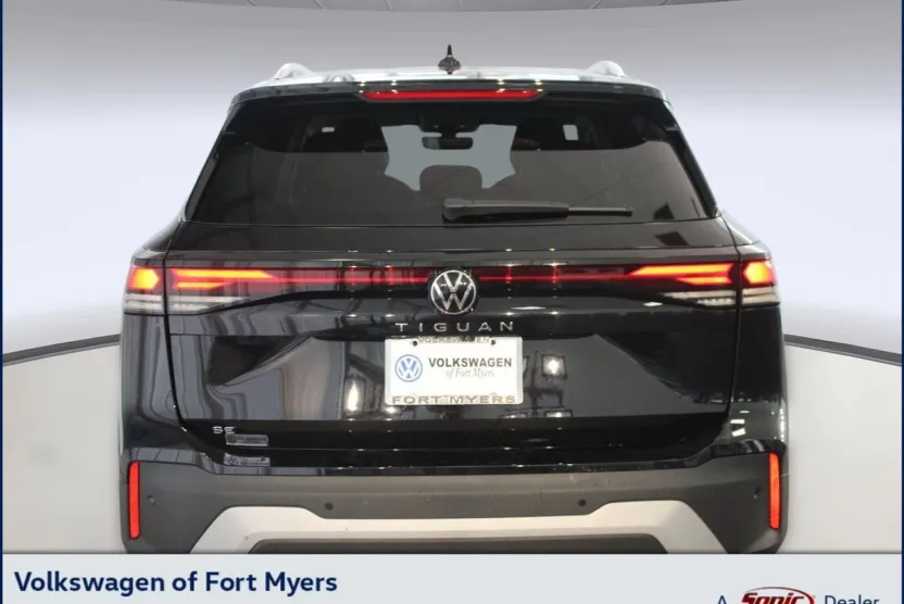 2025 Volkswagen Tiguan SE photo 1