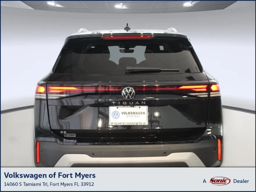 2025 Volkswagen Tiguan SE photo 1