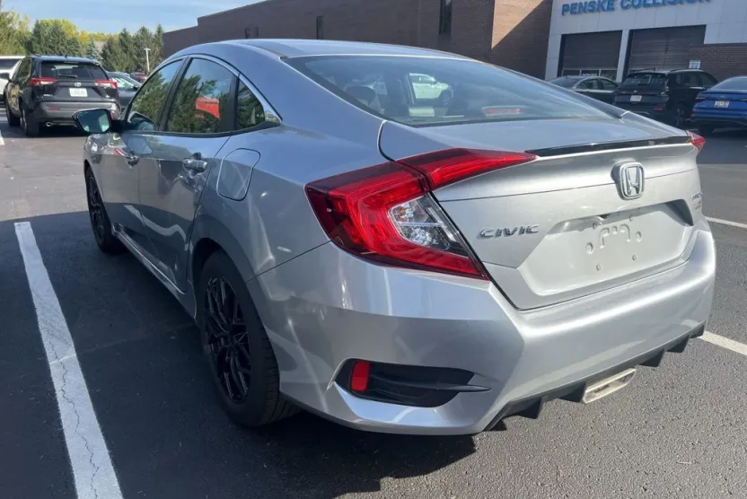 2020 Honda Civic Sport photo 1