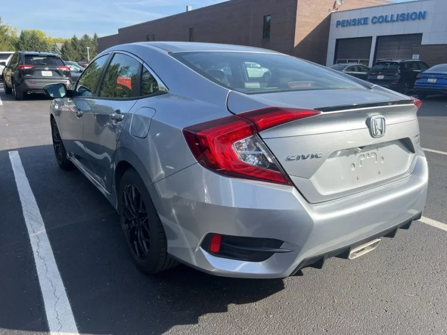 2020 Honda Civic Sport photo 1