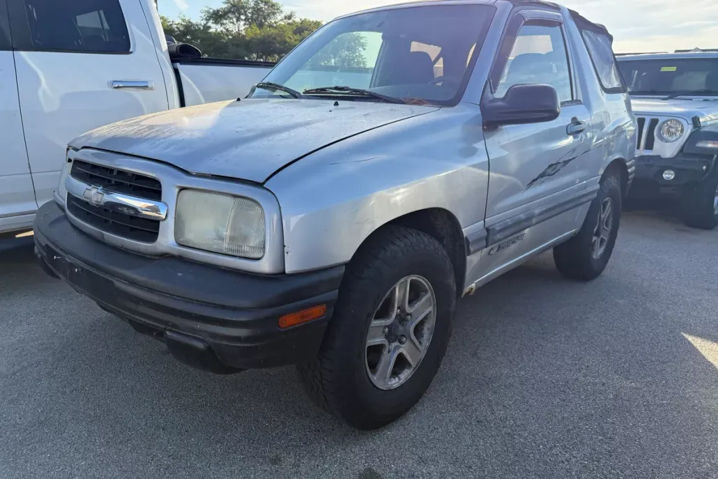 2002 Chevrolet Tracker photo 1