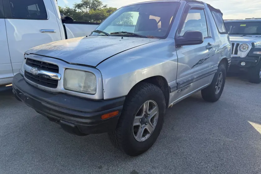 2002 Chevrolet Tracker photo 1