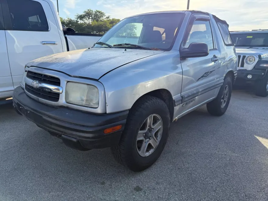 2002 Chevrolet Tracker photo 1