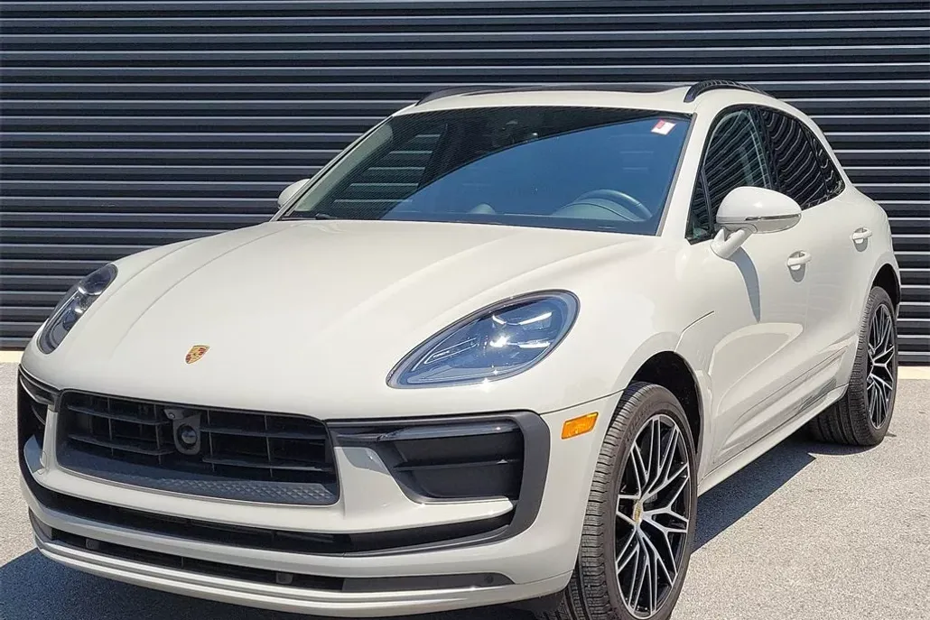 2024 Porsche Macan Base photo 1