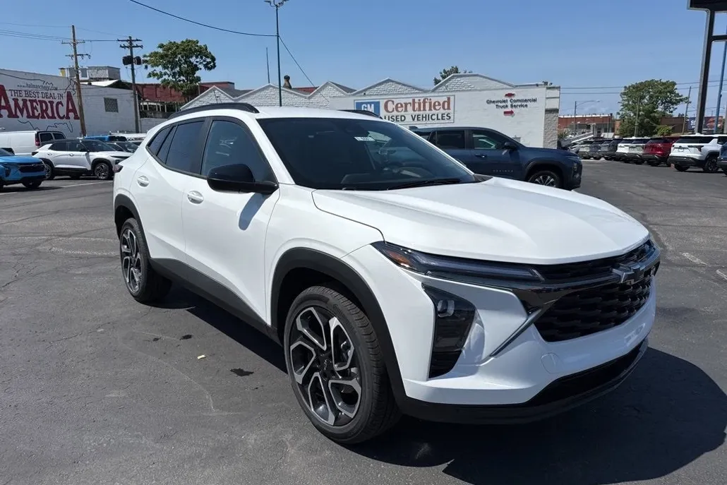 2025 Chevrolet Trax photo 1