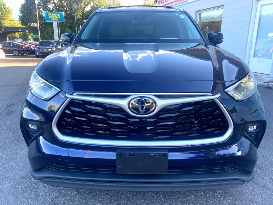 2022 Toyota Highlander XLE photo 1